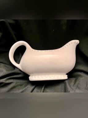 Tabletops Gallery White Ceramic Beaded Gravy Boat Farmhouse Serveware